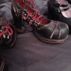 Stylish Black and Red Women's Platform Shoes